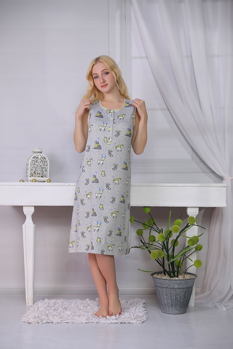 Short nightgown with buttons