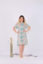 Short nightgown with half sleeves and buttons
